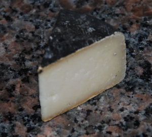 montcabrer-cheese-by-cheesechatter-january-2011